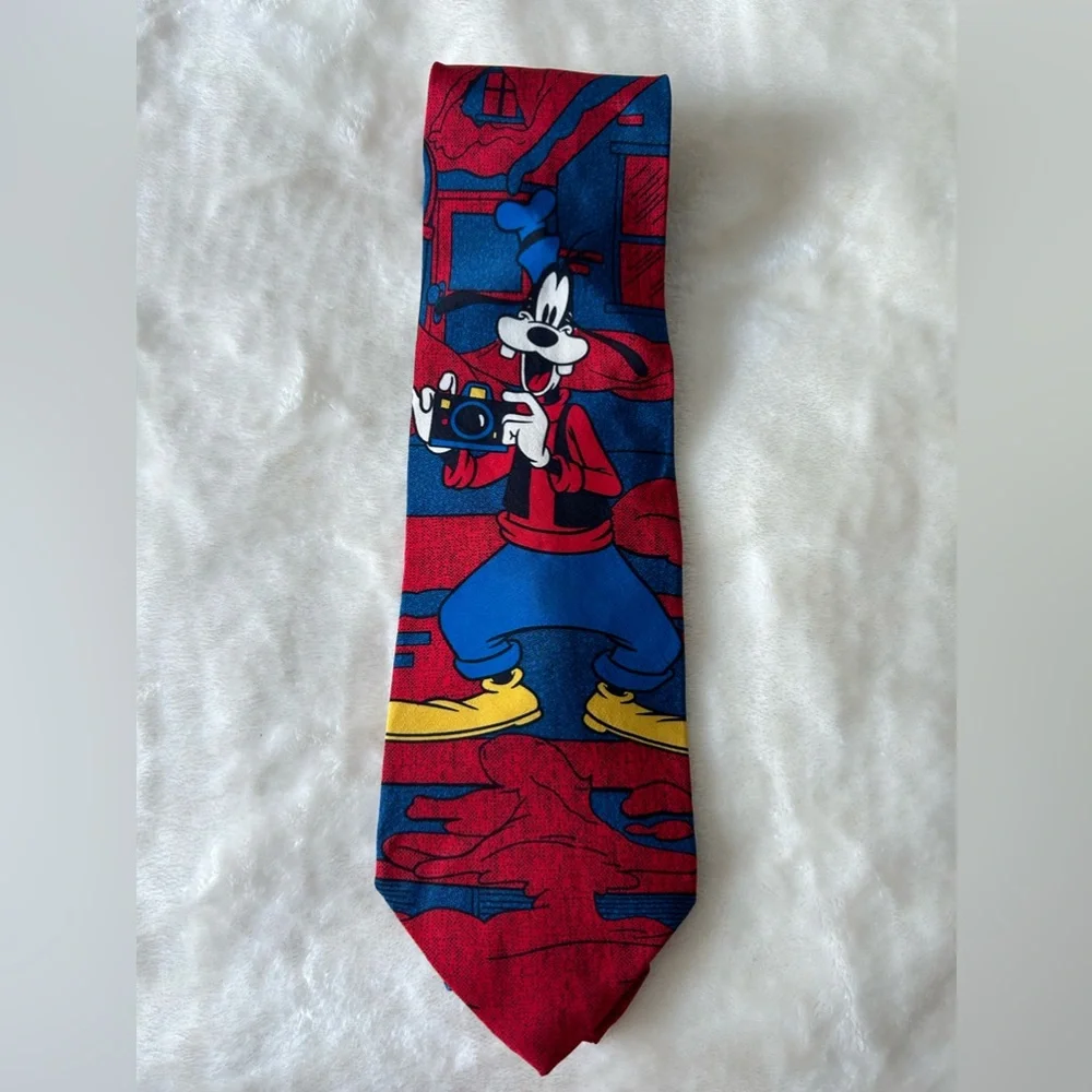 Disney Tie Rack 100% Silk GOOFY Men's Tie Made in Italy